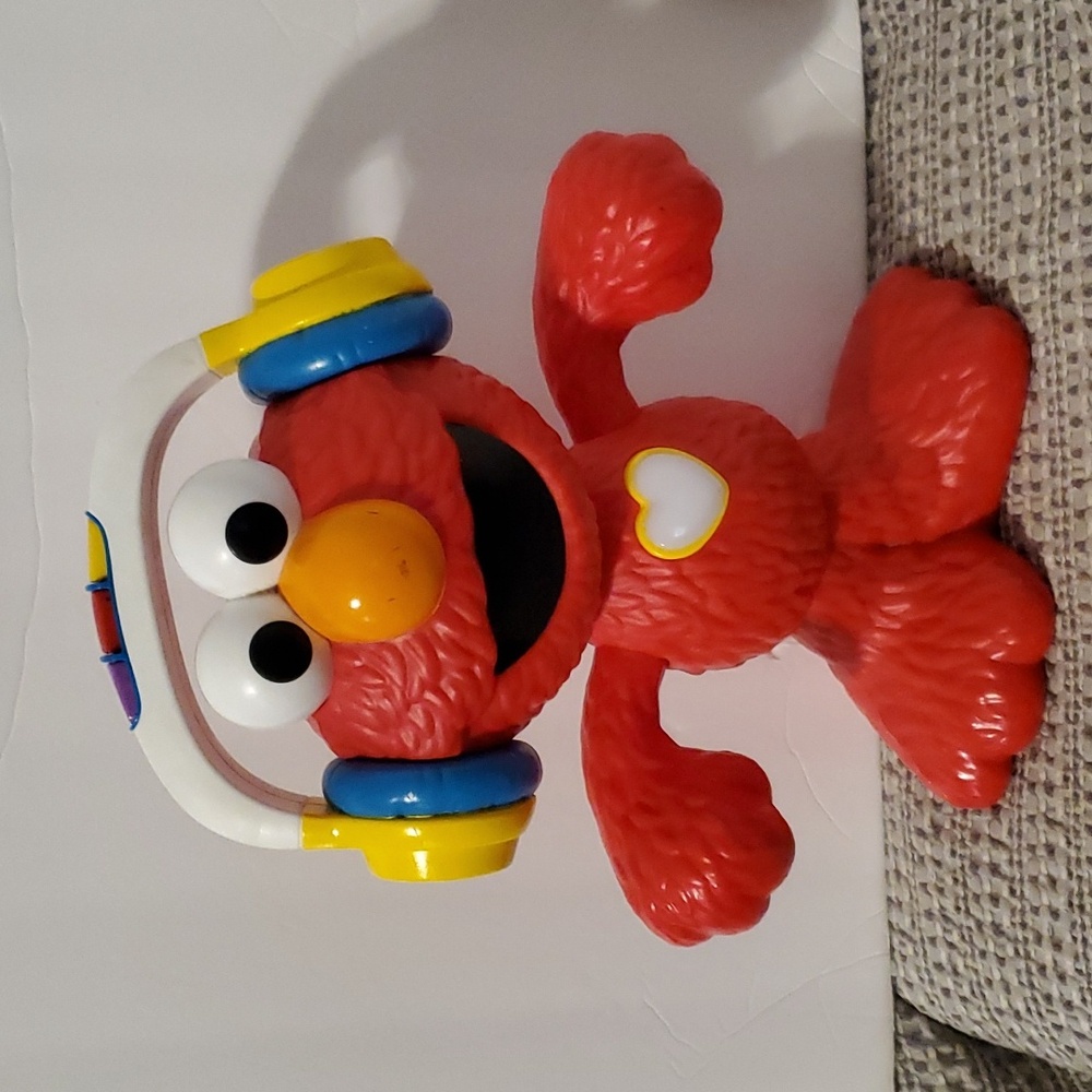 ELMO Dance With Me Elmo Dancing Singing Toy Ages 18m & up